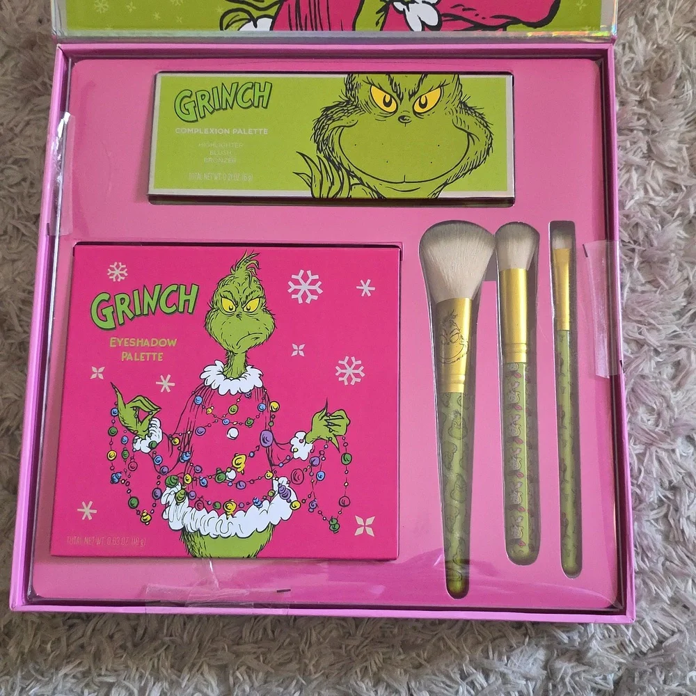 🩷🩷The Grinch Beauty Capsule Make-up gift set 🩷🩷